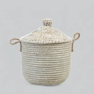 Econesteu KCR-14 handmade seagrass laundry basket with lid and rope handles front view.